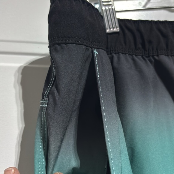 Speedo Tech Volley UPF 50+ lined,water repel,stretch, 2 hip,1 zipper back pocket - Picture 2 of 12